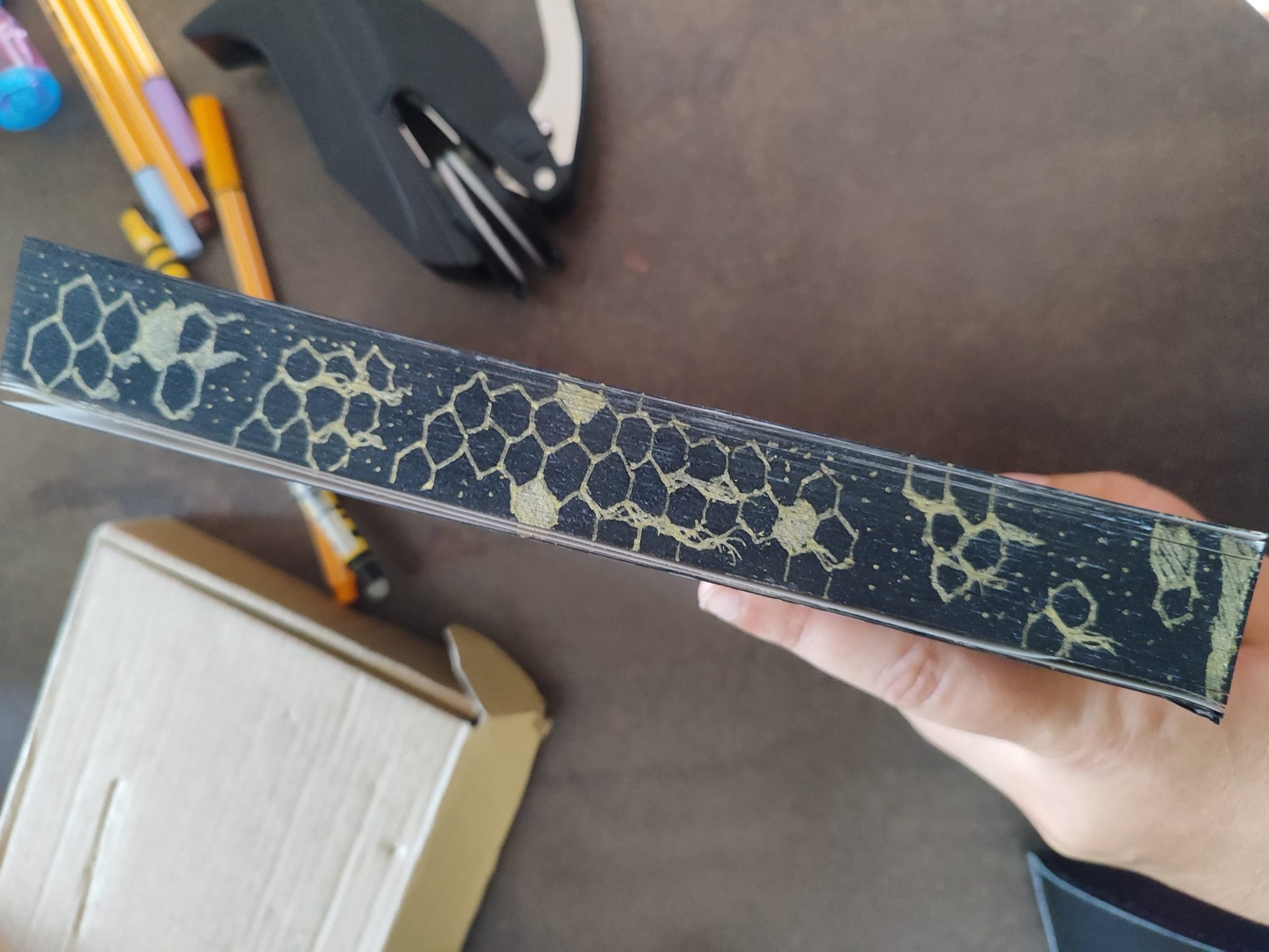Tuto pour réaliser un joli jaspage, avec le livre Apitoxine de Melody Gornet
